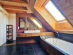 Wohn-OG-Bad_b - Extravagantes Wohnen/Arbeiten Gesamt 288 m² Haus 147 m² Wfl. + Büro/Praxis… 141 m² Wendelstein!