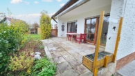 Aussen - Terrasse - Attraktives Ein-/(Zwei)familienhaus in idyllischer Lage von Röttenbach, mit Garagen und großem Garten!