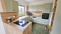 EG - Küche_b - Attraktives Ein-/(Zwei)familienhaus in idyllischer Lage von Röttenbach, mit Garagen und großem Garten!