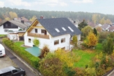 Luftbild_b - Attraktives Ein-/(Zwei)familienhaus in idyllischer Lage von Röttenbach, mit Garagen und großem Garten!
