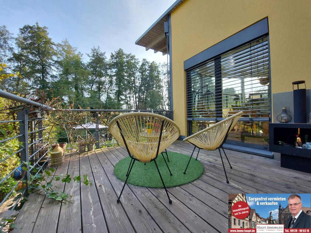 Terrasse mit Abgang Garten