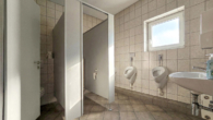 OG-Saal-WC-m - Wohnen & Arbeiten vereint – vielseitige Immobilie mit sofortigem Cashflow!