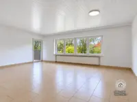 KI-aufgeräumt-großes Wohnzimmer