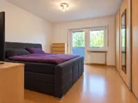 Geräumiges Elternschlafzimmer mit Zugang Balkon