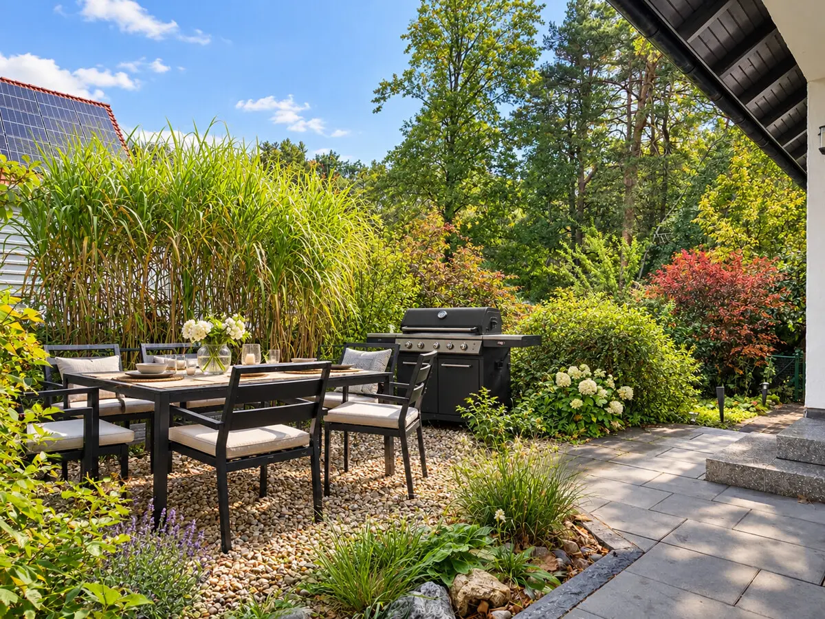 Gartenterrasse mit Grillplatz