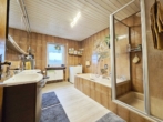 1OG-Bad - 1 Wohnung im EG mit großem Garten und Garage ist frei, 3 Fam. Haus 270 m² WFl., gute Lage von Schwabach