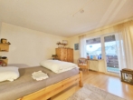 1OG-Schlafzimmer - 1 Wohnung im EG mit großem Garten und Garage ist frei, 3 Fam. Haus 270 m² WFl., gute Lage von Schwabach