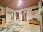 1OG-Diele - 1 Wohnung im EG mit großem Garten und Garage ist frei, 3 Fam. Haus 270 m² WFl., gute Lage von Schwabach