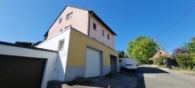 Aussenansicht Nord-Ost - 1 Wohnung im EG mit großem Garten und Garage ist frei, 3 Fam. Haus 270 m² WFl., gute Lage von Schwabach