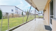 EG-Terrasse - 1 Wohnung im EG mit großem Garten und Garage ist frei, 3 Fam. Haus 270 m² WFl., gute Lage von Schwabach