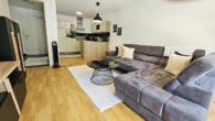 Wohnzimmer-Küche - Helle 2-Zimmer-EG-Wohnung in Top-Wohnlage mit Terrasse, Garten und TG-Stellplatz!