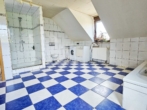 Badezimmer_a - Exklusive 2 Zi-Whg + vorbereiten Spitzgeschoss erweiterbar auf 3 oder 4 Zimmer, Garten, Stellplatz