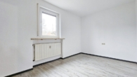 EG-Arbeitszimmer - 1 Wohnung im EG mit großem Garten und Garage ist frei, 3 Fam. Haus 270 m² WFl., gute Lage von Schwabach