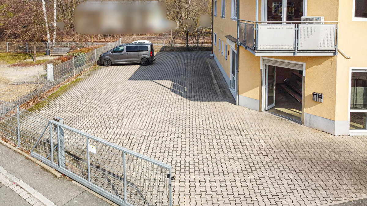 Luftbild-Ansicht Parkplätze Westseite_ausgeblendet