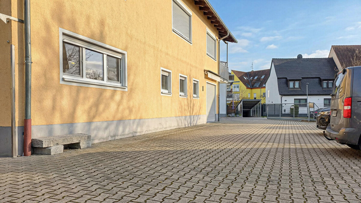 Aussen-Parkplätze westlich