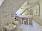 OG-Badezimmer - TOP-LAGE! Doppelhaushälfte mit Terrasse, Garten, Wellnessoase, Garage in Nürnberg Weiherhaus!
