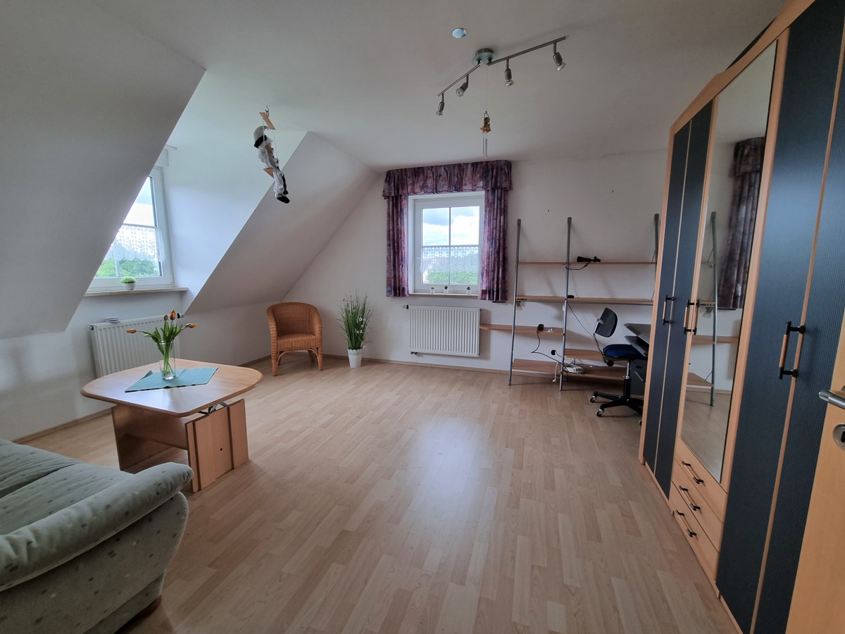 Großes helles Kinderzimmer