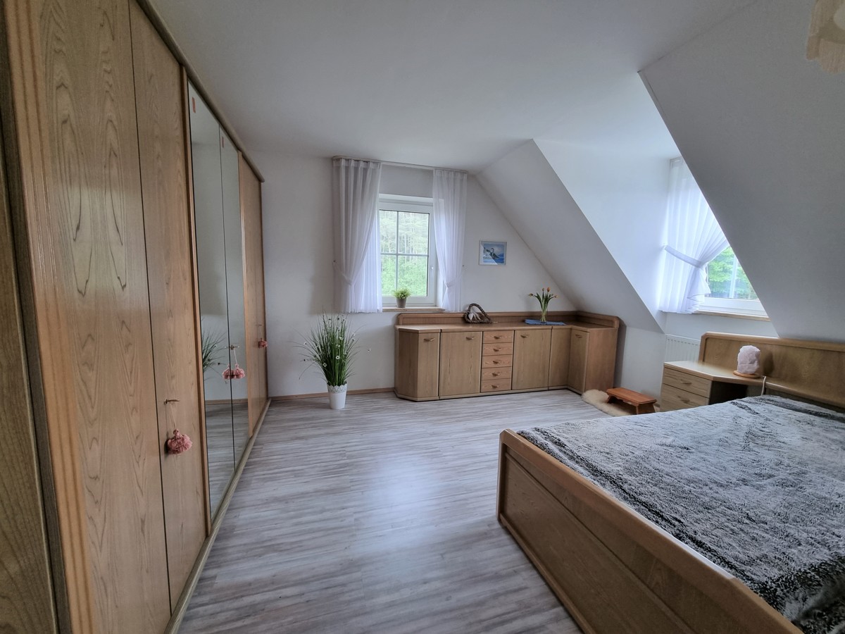 Großes Schlafzimmer