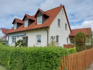 VERKAUFT!! PROVISIONSFREI für den Käufer !! Wohntraum mit Ausblick attraktives Einfamilienhaus und Garage, 91729 Haundorf, Einfamilienhaus