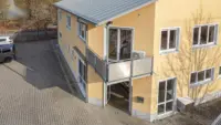 Luftbild-Ansicht Balkon und Eingang Laden_ausgeblendet