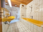 Badezimmer_a - Helle, gemütliche 3-Zi-Wohnung, 90m², in Wendelstein bei Nürnberg mit Balkon, EBK, Garage & Stellplatz!