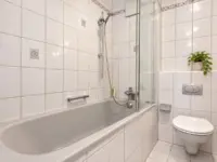 Bad  mit Wanne