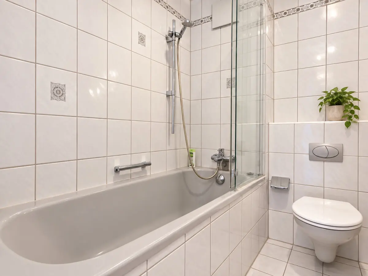 Bad  mit Wanne