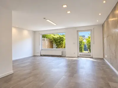 Modernisiertes Familienhaus mit Garten und lichtdurchflutetem Dachstudio in ruhiger Lage! Sofort frei!, 90596 Schwanstetten, Reihenhaus
