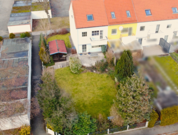 Schöner wohnen mit großem Grundstück in Wendelstein Großschwarzenlohe, 90530 Wendelstein, Reihenendhaus